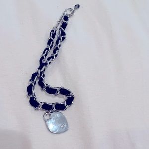 Guess choker necklace